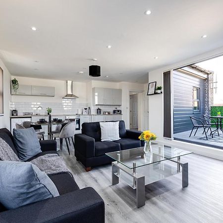 Top Floor Apartment With Private Balcony In Stockport Centre By Hass Haus Exteriör bild