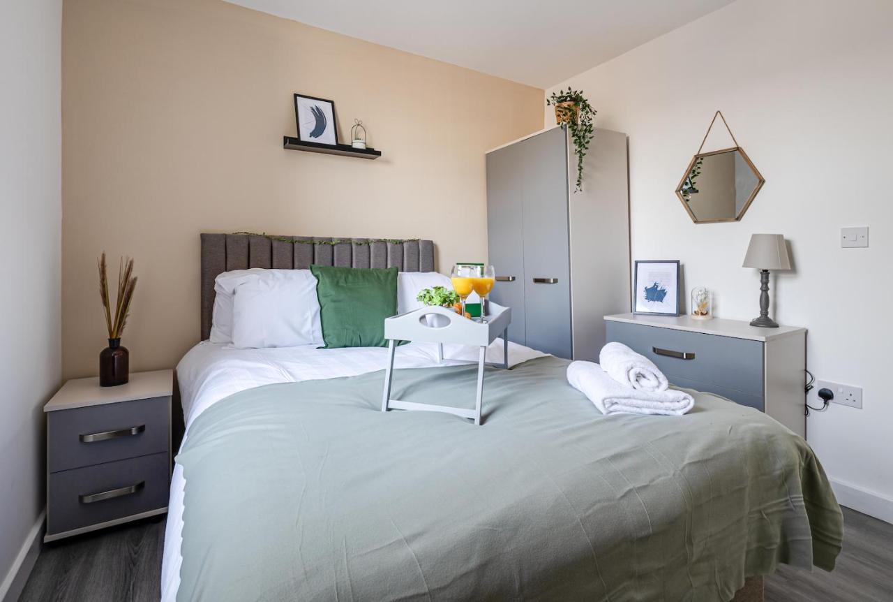 Top Floor Apartment With Private Balcony In Stockport Centre By Hass Haus Exteriör bild