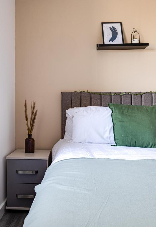 Top Floor Apartment With Private Balcony In Stockport Centre By Hass Haus Exteriör bild