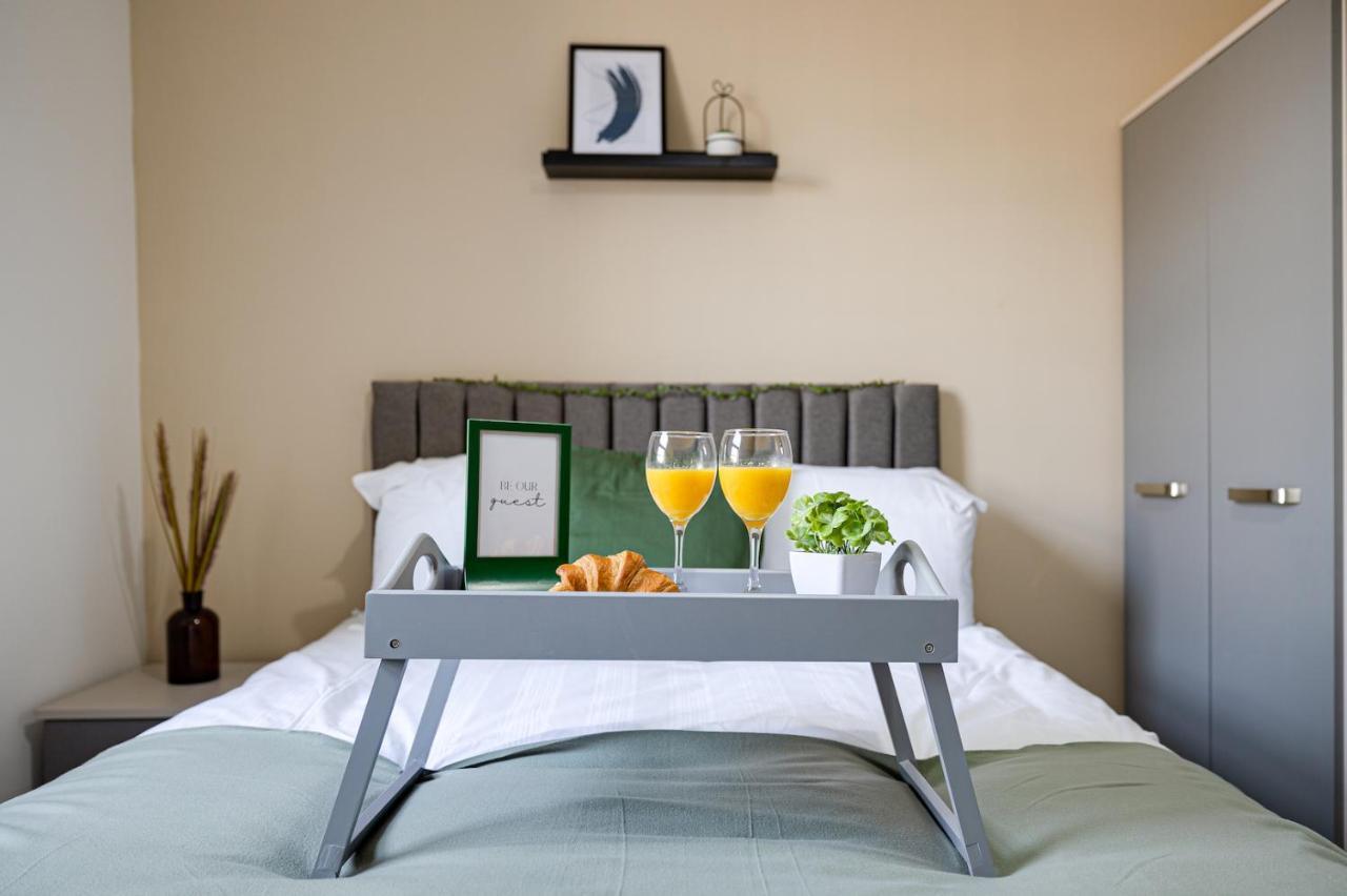 Top Floor Apartment With Private Balcony In Stockport Centre By Hass Haus Exteriör bild