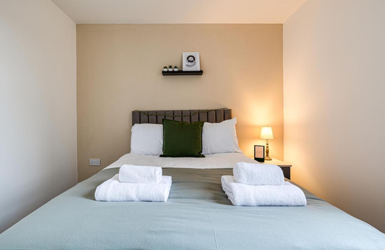 Top Floor Apartment With Private Balcony In Stockport Centre By Hass Haus Exteriör bild