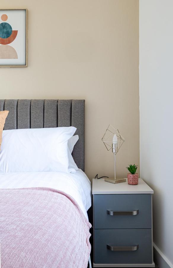 Top Floor Apartment With Private Balcony In Stockport Centre By Hass Haus Exteriör bild