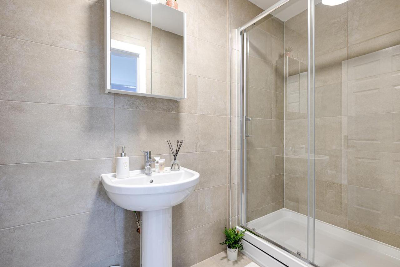 Top Floor Apartment With Private Balcony In Stockport Centre By Hass Haus Exteriör bild