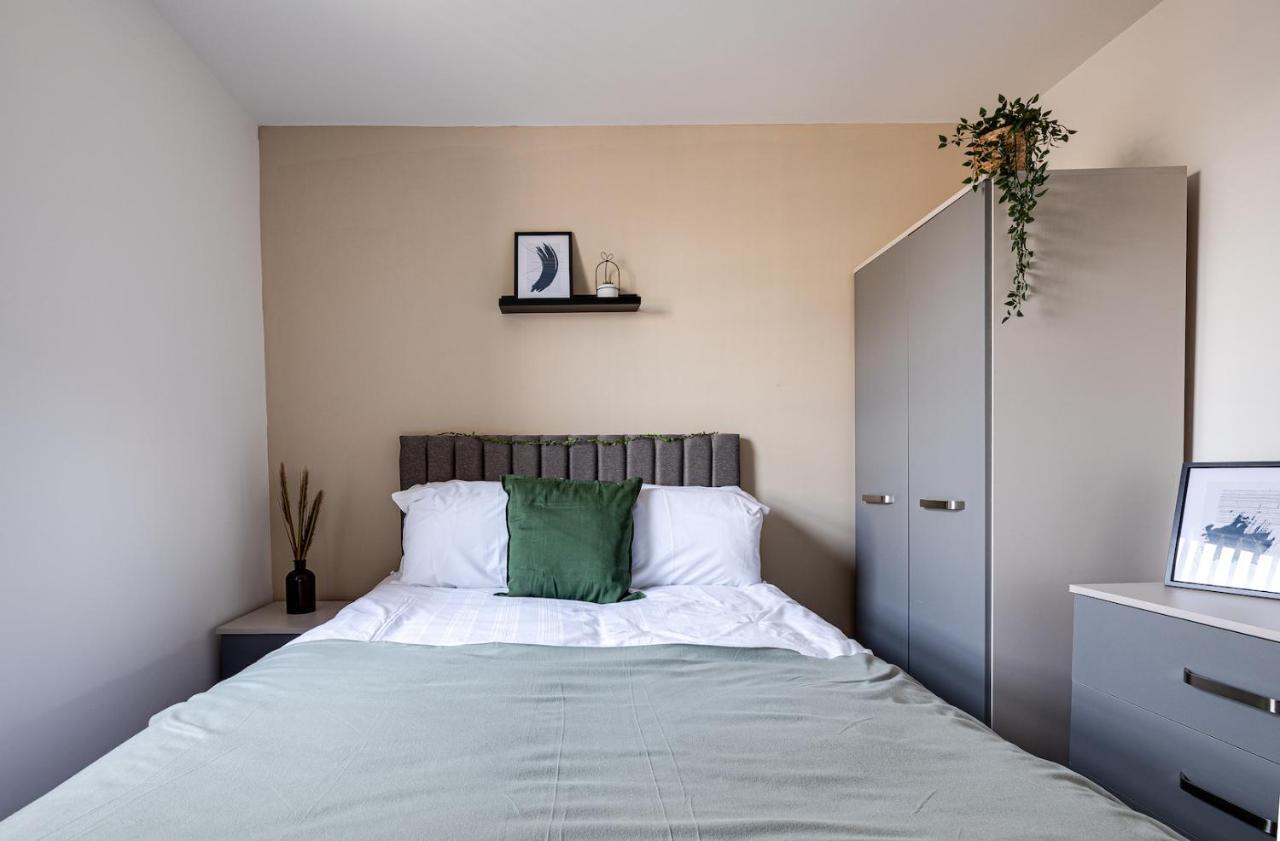 Top Floor Apartment With Private Balcony In Stockport Centre By Hass Haus Exteriör bild