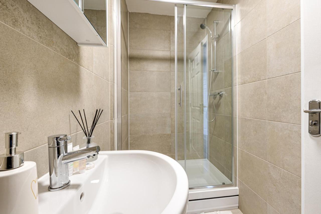 Top Floor Apartment With Private Balcony In Stockport Centre By Hass Haus Exteriör bild