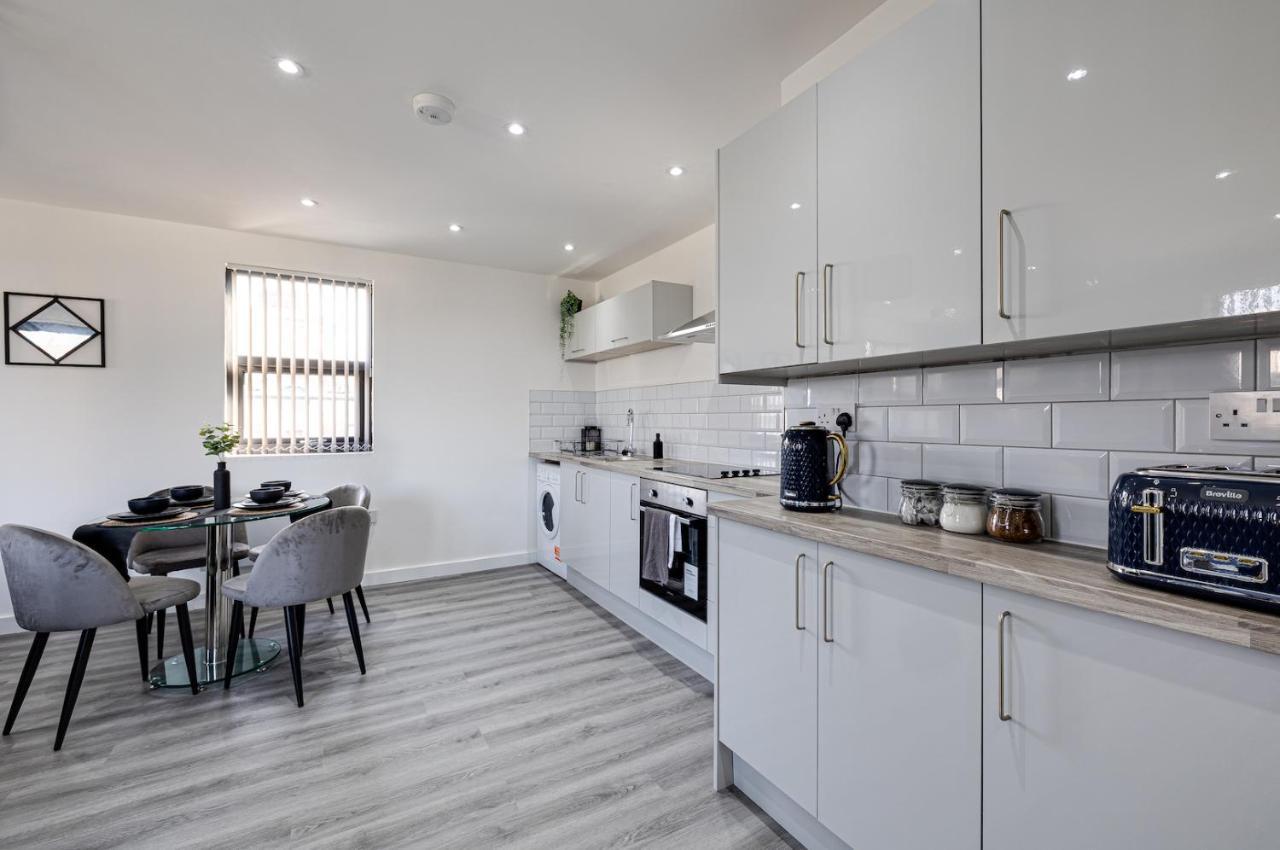 Top Floor Apartment With Private Balcony In Stockport Centre By Hass Haus Exteriör bild