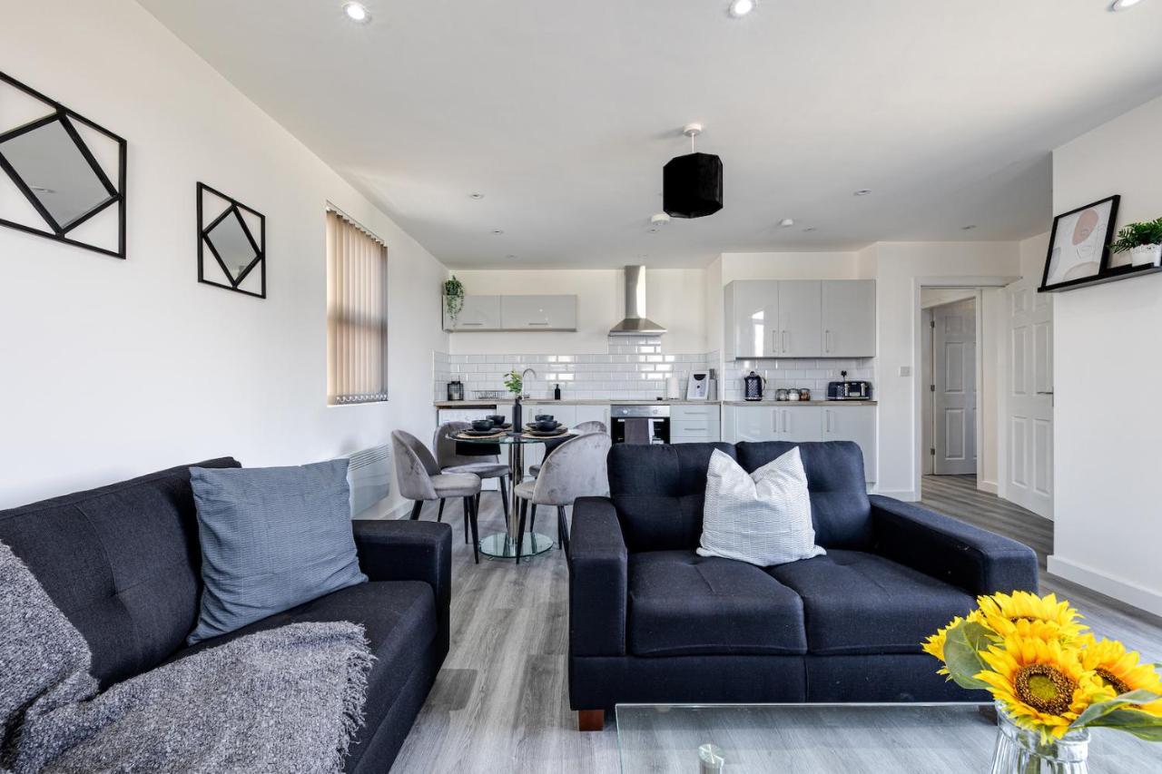 Top Floor Apartment With Private Balcony In Stockport Centre By Hass Haus Exteriör bild
