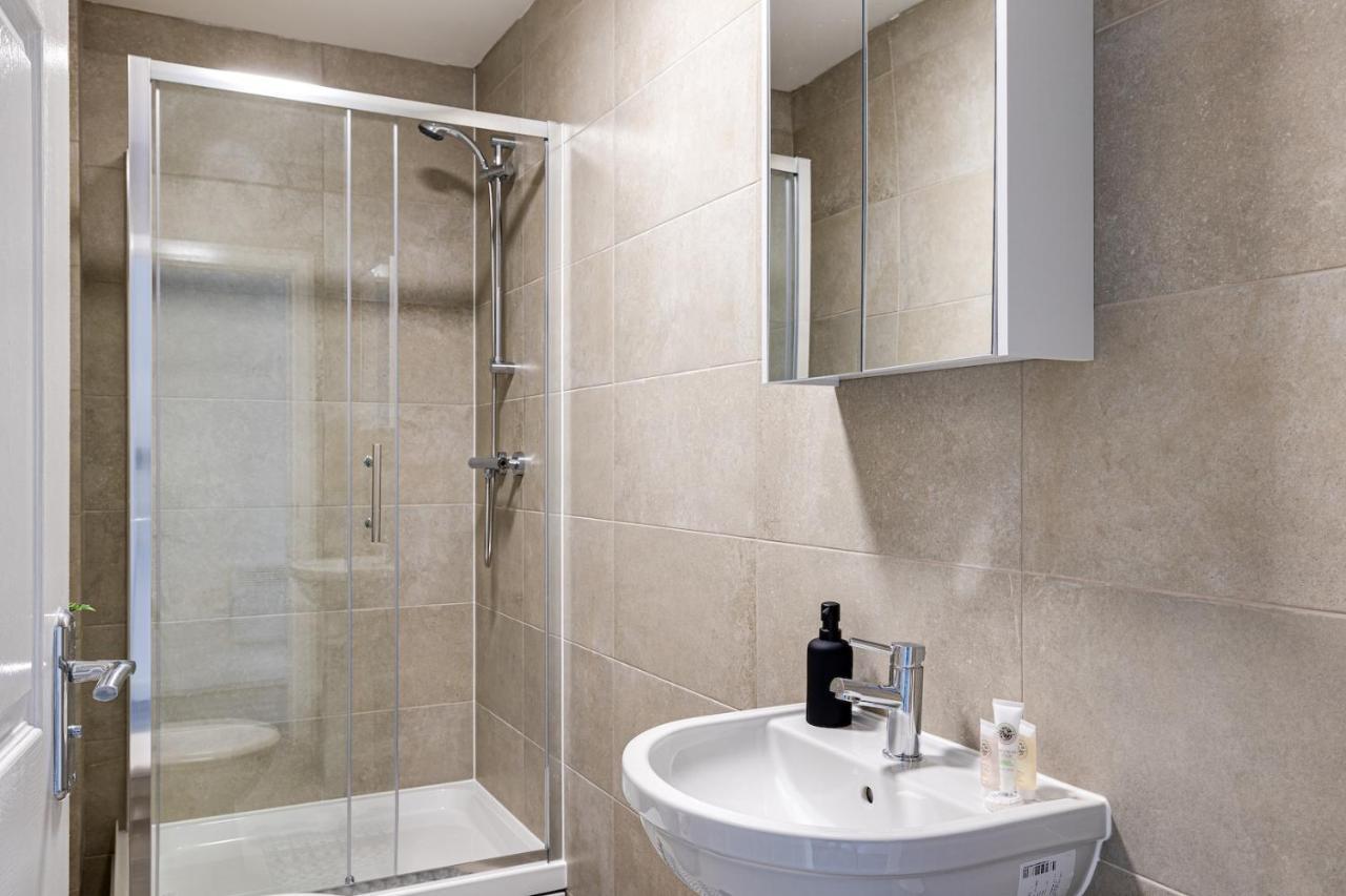 Top Floor Apartment With Private Balcony In Stockport Centre By Hass Haus Exteriör bild