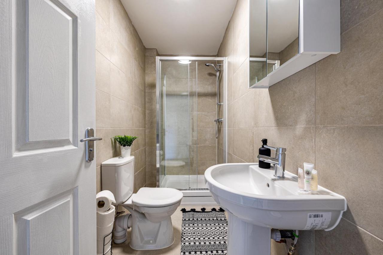 Top Floor Apartment With Private Balcony In Stockport Centre By Hass Haus Exteriör bild