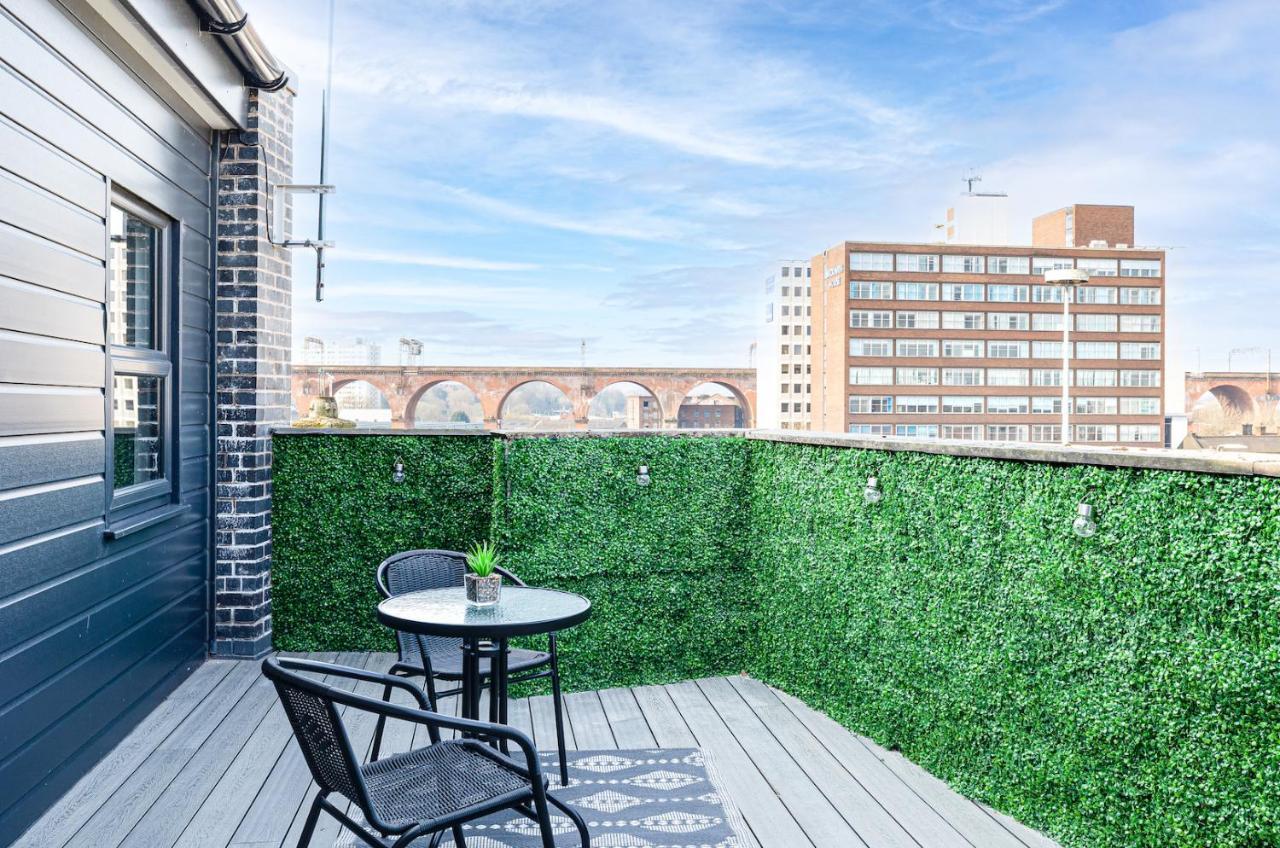 Top Floor Apartment With Private Balcony In Stockport Centre By Hass Haus Exteriör bild