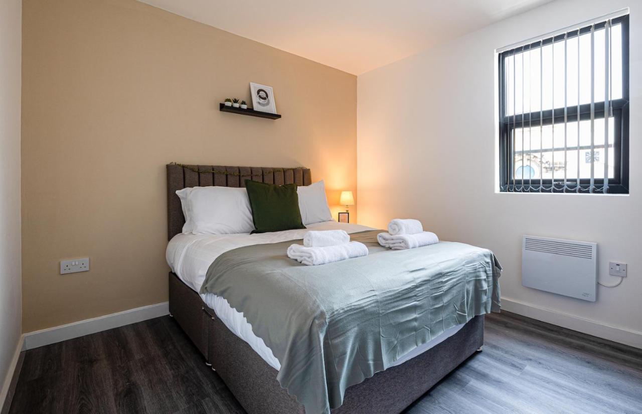 Top Floor Apartment With Private Balcony In Stockport Centre By Hass Haus Exteriör bild