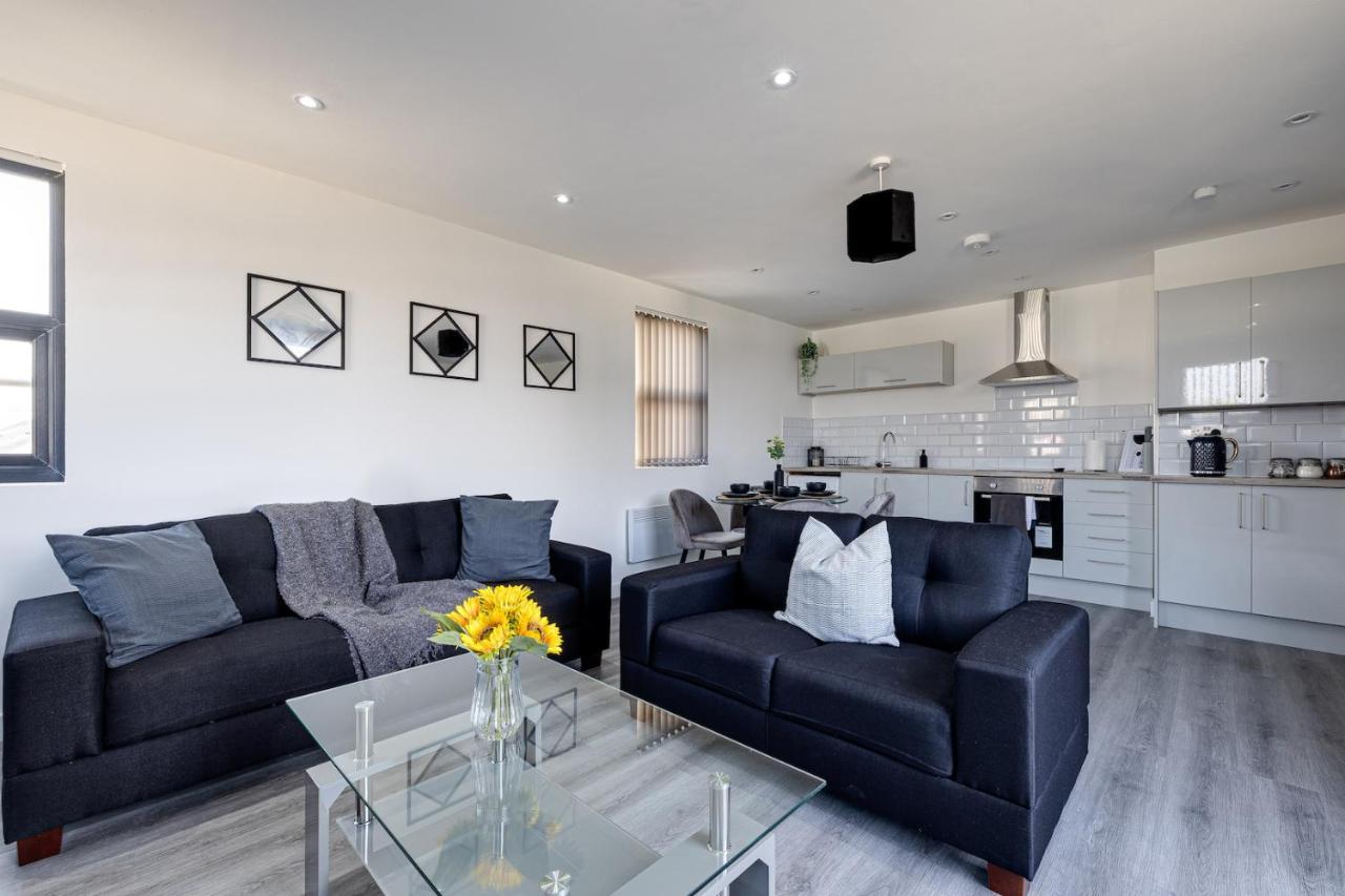 Top Floor Apartment With Private Balcony In Stockport Centre By Hass Haus Exteriör bild