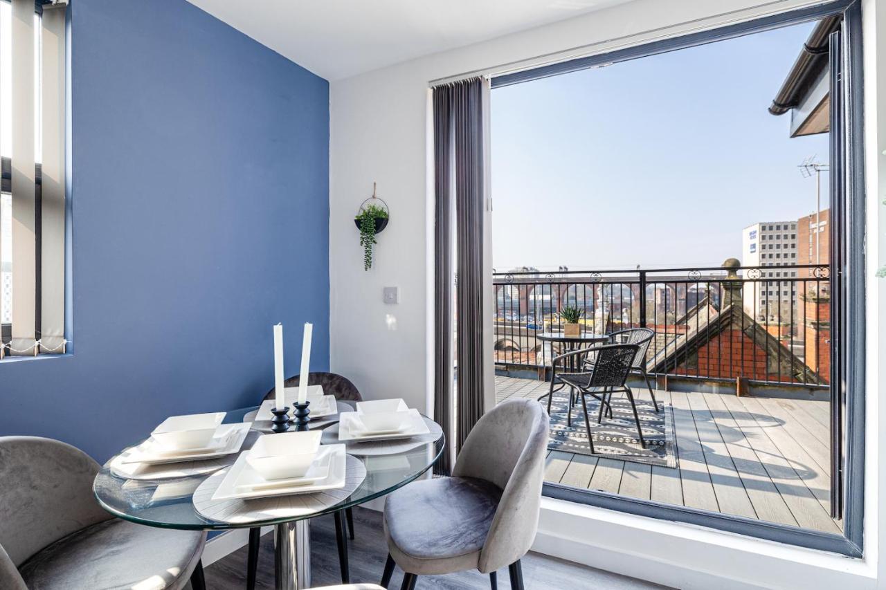Top Floor Apartment With Private Balcony In Stockport Centre By Hass Haus Exteriör bild