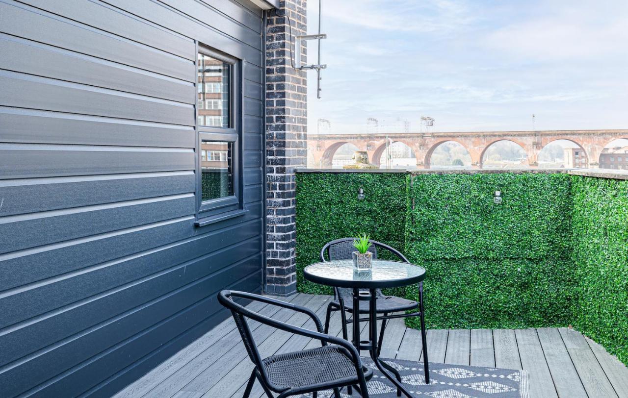 Top Floor Apartment With Private Balcony In Stockport Centre By Hass Haus Exteriör bild